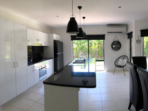 Cooya Beach Ultimate Tropical Getaway - Southport Accommodation 5
