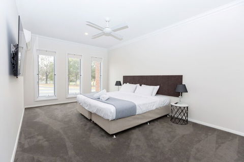 Wagga Apartments 2 - Southport Accommodation 2