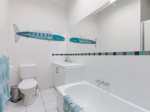 Absolute Beachfront - Accommodation Southport 4