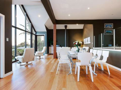 Venabu On Garuwa 20 Garuwa Street Spectacular House With Fabulous Views - Southport Accommodation 6