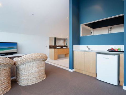 Venabu On Garuwa 20 Garuwa Street Spectacular House With Fabulous Views - Southport Accommodation 0