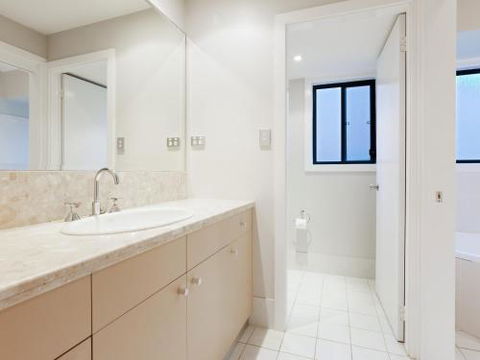 Venabu On Garuwa 20 Garuwa Street Spectacular House With Fabulous Views - Southport Accommodation 1