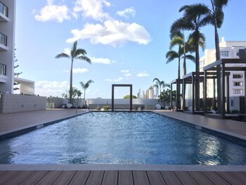 Gold Coast Broadbeach Holiday 2bed2bath Walk To Beach+parking Qbr004 - Accommodation Southport 1