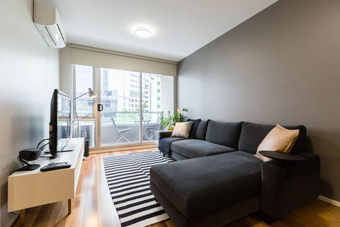 SANDRA, 1BDR Carlton Apartment - Southport Accommodation 5