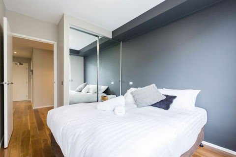 SANDRA, 1BDR Carlton Apartment - Southport Accommodation 3