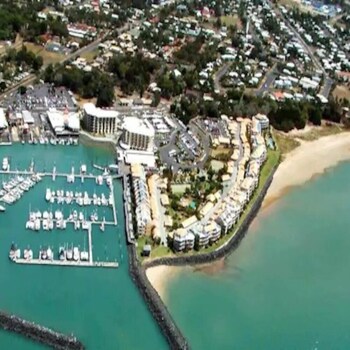 1 Bedroom Apt Ocean View Urangan - Southport Accommodation 2