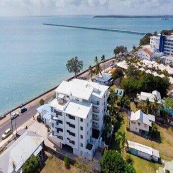 1 Bedroom Apt Ocean View Urangan - Southport Accommodation 4