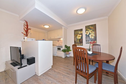 Inner Perth CBD 1X1 Apartment - Accommodation Southport 6