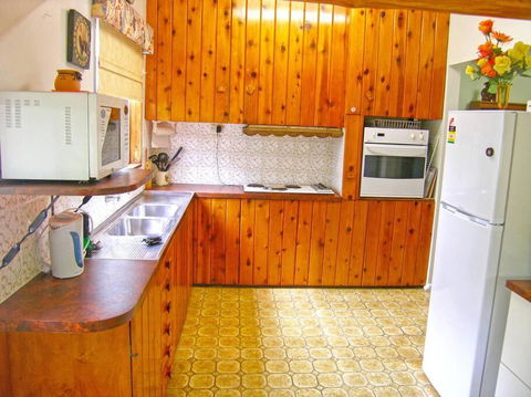 CHAP14C Chapman Cottage - Southport Accommodation 1