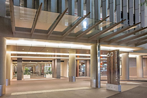 Melbourne Holiday Apartments Flinders Wharf - Accommodation Southport 0