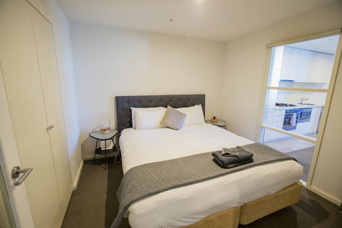 Melbourne Holiday Apartments Flinders Wharf - Accommodation Southport 6