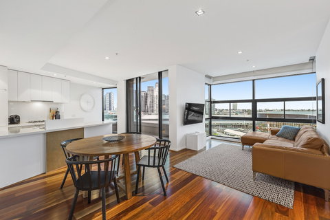 Melbourne Holiday Apartments Flinders Wharf - Accommodation Southport 5