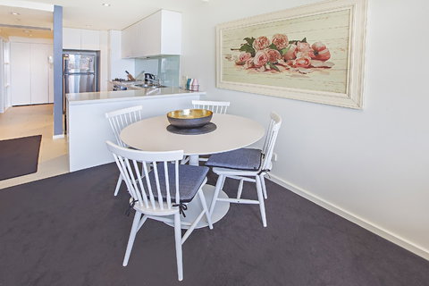 Melbourne Holiday Apartments Flinders Wharf - Accommodation Southport 4