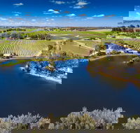 Stonewell Cottages  Vineyards - Southport Accommodation
