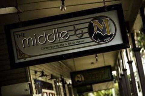 The Middle Pub - Southport Accommodation 4