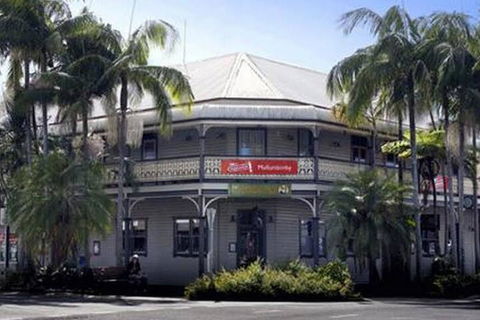 The Middle Pub - Southport Accommodation 7