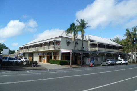 The Middle Pub - Southport Accommodation 6