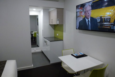 Golden Chain Tower Motor Inn - Accommodation Southport 5