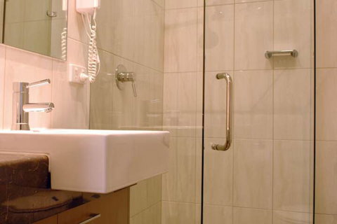 Golden Chain Tower Motor Inn - Accommodation Southport 6