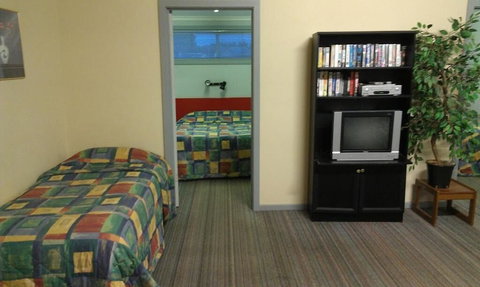 Avalon Motel - Southport Accommodation 5