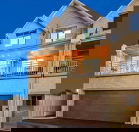 Serenity on the Terrace - Southport Accommodation