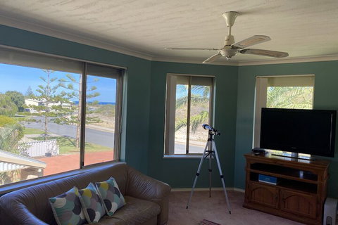 Whispering Palms - Accommodation Southport 3