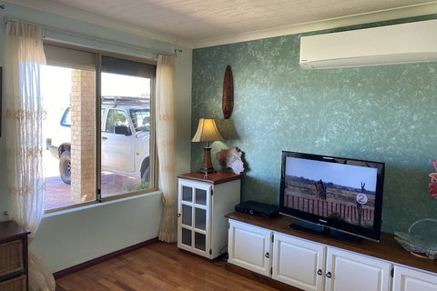 Whispering Palms - Accommodation Southport 2