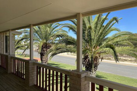 Whispering Palms - Accommodation Southport 0