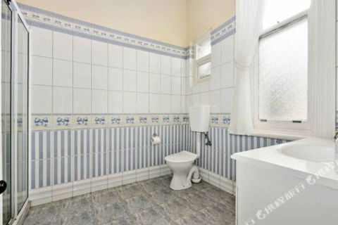 Rose Garden Spacious Family Home Near CBD - Southport Accommodation 0