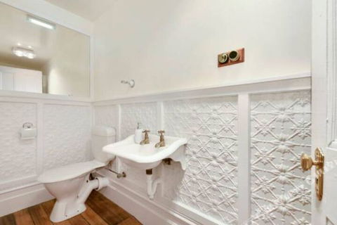 Rose Garden Spacious Family Home Near CBD - Southport Accommodation 2