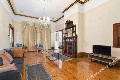 Rose Garden Spacious Family Home Near CBD - Southport Accommodation 1