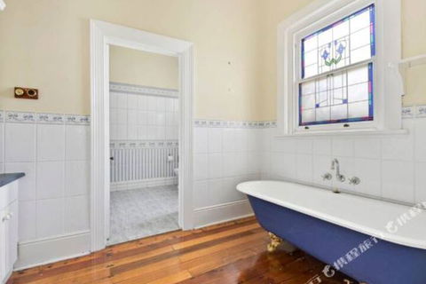 Rose Garden Spacious Family Home Near CBD - Southport Accommodation 5