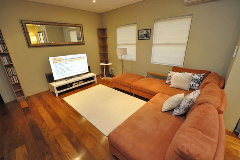 Glebe Fully Furnished 1 BDR Apart 47 ROS - Accommodation Southport 4