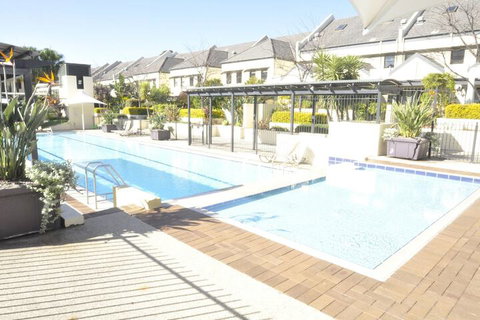 Glebe Fully Furnished 1 BDR Apart 47 ROS - Accommodation Southport 2