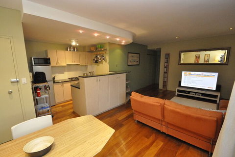 Glebe Fully Furnished 1 BDR Apart 47 ROS - Accommodation Southport 5