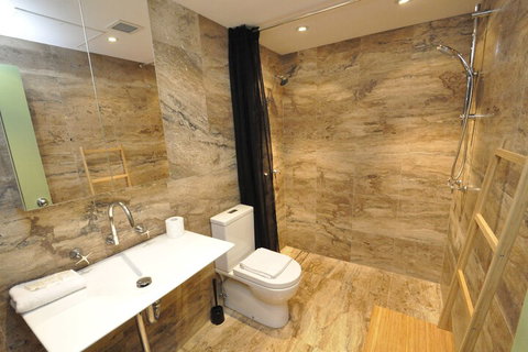 Glebe Fully Furnished 1 BDR Apart 47 ROS - Accommodation Southport 6