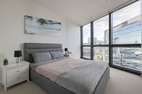 STAY&CO Serviced Apartments Docklands Collins - Southport Accommodation 4