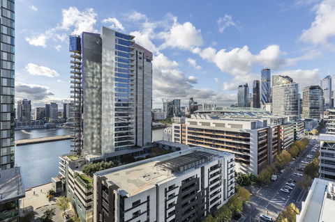 STAY&CO Serviced Apartments Docklands Collins - Southport Accommodation 2