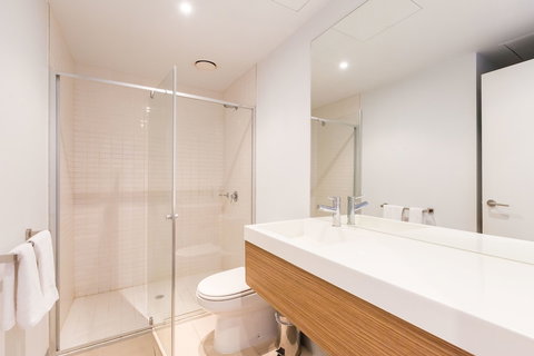 RIVER, 1BDR Melbourne Apartment - Accommodation Southport 4