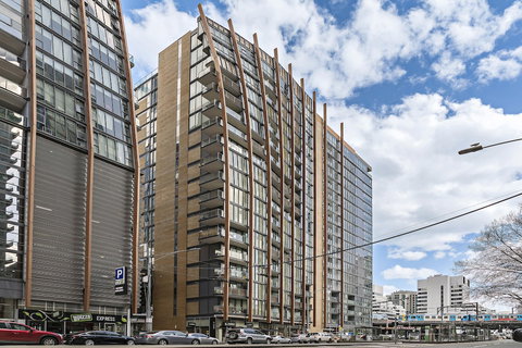 RIVER, 1BDR Melbourne Apartment - Accommodation Southport 1