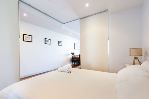 RIVER, 1BDR Melbourne Apartment - Accommodation Southport 2