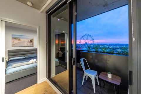 STAY&CO Serviced Apartments Docklands Drive - Southport Accommodation 6