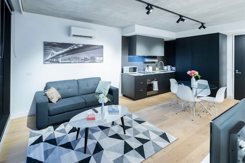 STAY&CO Serviced Apartments Docklands Drive - Southport Accommodation 5