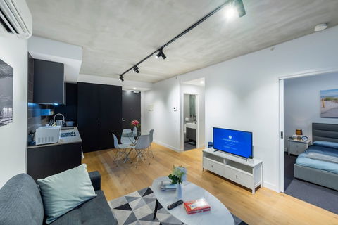 STAY&CO Serviced Apartments Docklands Drive - Southport Accommodation 4