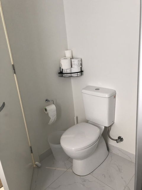 Apple House Upper Point Cook - Accommodation Southport 1