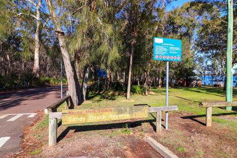 Kalimna Lakeside Living - Southport Accommodation 5