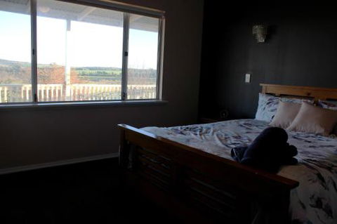 A Better Life Animal Sanctuary FarmStay Private Two Bedrooms Lounge Room & Bathroom & Toilet Shared Kitchen - Southport Accommodation 4