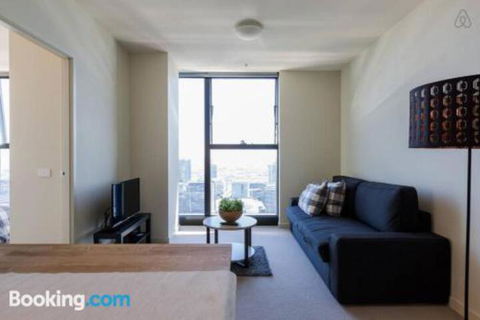 A Cozy CBD Suite With Spectacular City Views - Southport Accommodation 1