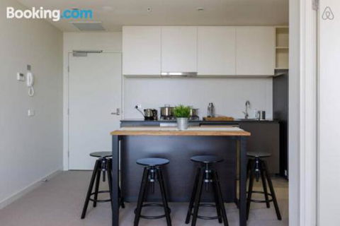 A Cozy CBD Suite With Spectacular City Views - Southport Accommodation 5