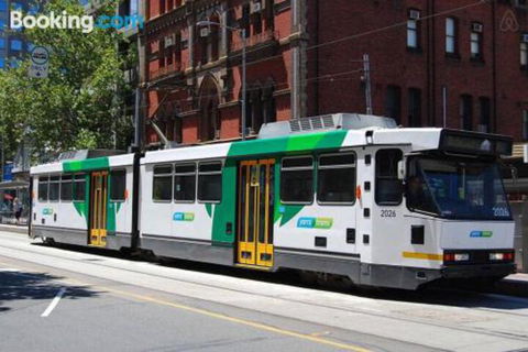 A Cozy CBD Suite With Spectacular City Views - Southport Accommodation 3